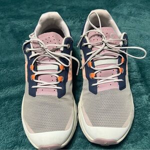 On Cloud Athletic Shoes size 8.5